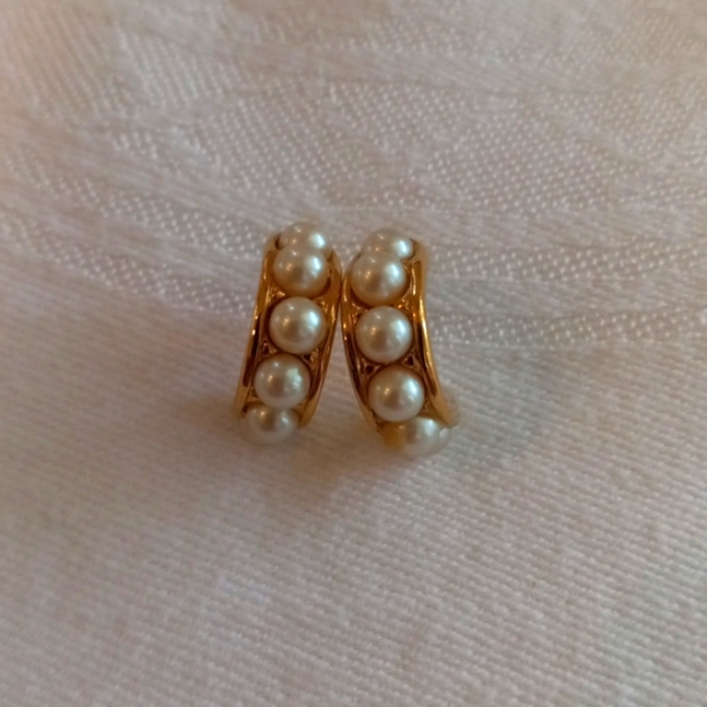 Monet Gold Tone Pearl Earrings - Picture 1 of 4